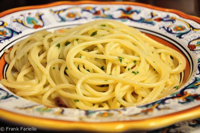 Aglio, olio e peperoncino (Pasta with Garlic, Oil and Hot Pepper)